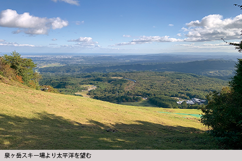 泉ヶ岳スキー場より太平洋を望む